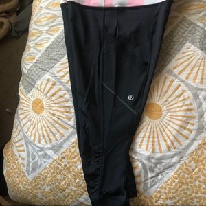Lululemon crops w pocket Sz 6